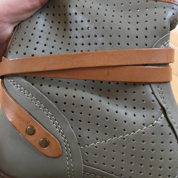 Soft leather gorgeous booties - Picture 15 of 16